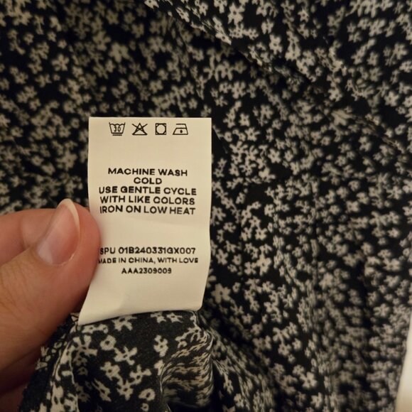 NWT BloomChic ditsy floral cold shoulder top - Size 22/24 - Picture 6 of 8